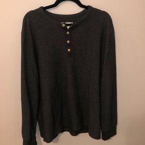 Men’s dark grey long-sleeved henley